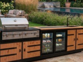 Cooking on an outdoor kitchen hob